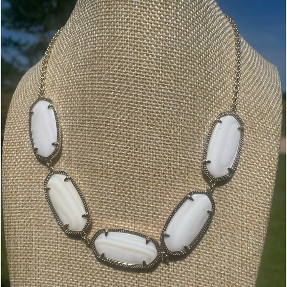 ✨ Kendra Scott Valencia Statement Necklace – White Mother of Pearl | Retired ✨ - Picture 9 of 9